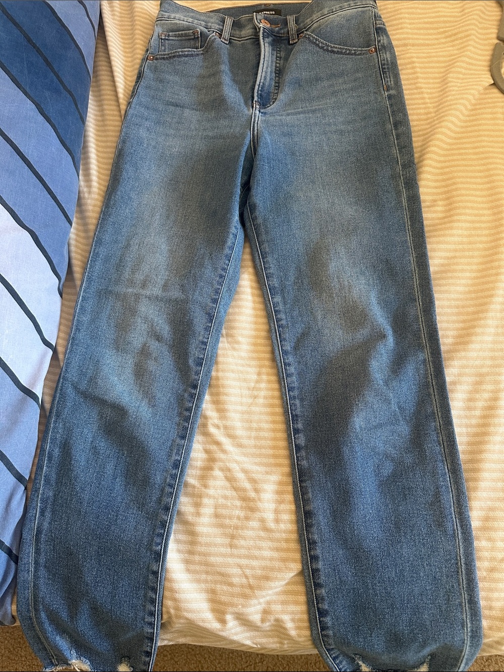 Express Women's Medium Blue Cropped Straight Jeans with Raw Hem